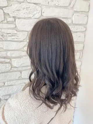 セミロング カラー 浅岡 のどかのヘアスタイル