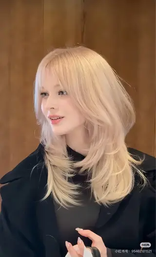 セミロング ヘアアレンジ GLanz 朱蒙のヘアスタイル