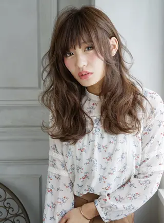 ミディアム ヘアールーム アートのヘアスタイル