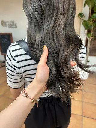 ロング カラー ヘアアレンジ putri 川邉 優花のヘアスタイル