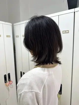 ミディアム レイヤー 艶々カラーのヘアスタイル