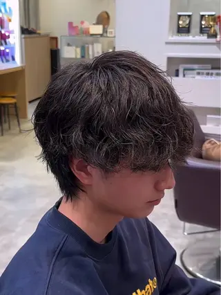 ミディアム パーマ メンズ 港南台短髪特化 フェザーパーマのヘアスタイル