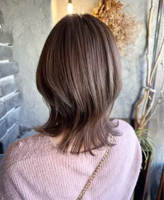 ミディアム カラー 玉木 育実のヘアスタイル