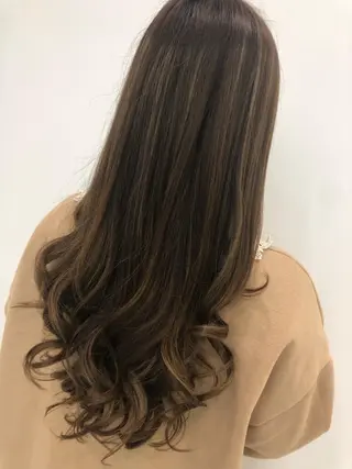 ロング カラー 白髪ぼかしハイライト めさきすずなのヘアスタイル