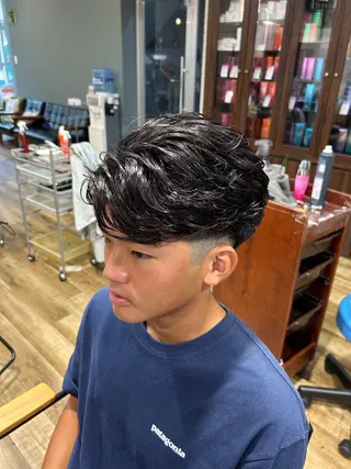 ミディアム パーマ メンズ 鶴田 将清のヘアスタイル