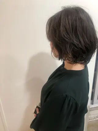 ショート カラー パーマ MIOベージュカラー 柔らかいカラーのヘアスタイル