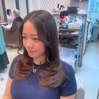 セミロング カラー 立川・くびれミディ 旬なデザインカラーのヘアスタイル