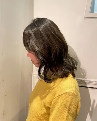ミディアム カラー 向坂 亜美のヘアスタイル