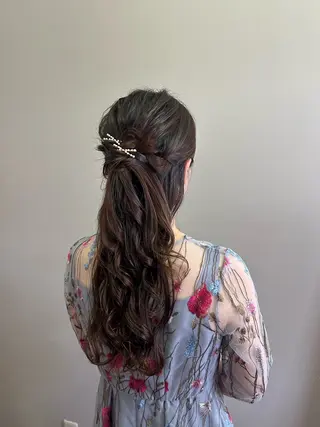 ロング ヘアアレンジ 岡本 妃麗のヘアスタイル