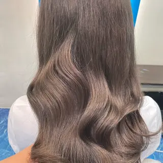 カラー 井上 彩加のヘアスタイル