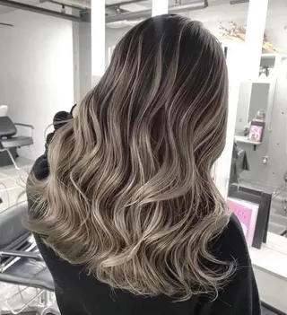 カラー 草島 友樹のヘアスタイル