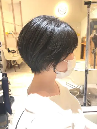 ショート esse大阪茶屋町店所属・レイヤーカット 新井田陽寿のヘアスタイル