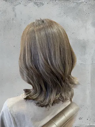 ミディアム 山住 彩奈のヘアスタイル