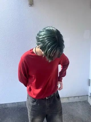 ショート カラー 実生miu 個性派ハイトーンのヘアスタイル