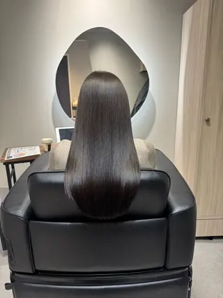 ロング NAVY 橋本心 縮毛矯正のヘアスタイル