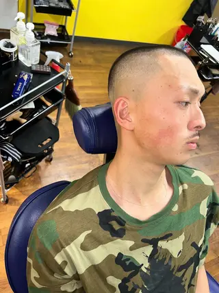 ショート メンズ ブラケン 恵太　アンソニーのヘアスタイル