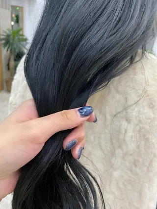 カラー KVELL ユナのヘアスタイル