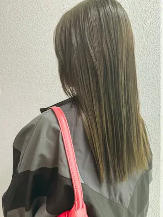 セミロング カラー 当日予約🆗✂︎ ウエモト　タクのヘアスタイル