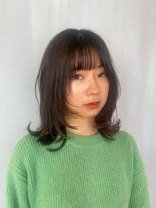 セミロング TAI透明カラー 柔らかい縮毛矯正のヘアスタイル