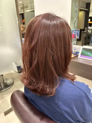 ミディアム レイヤー 艶々カラーのヘアスタイル