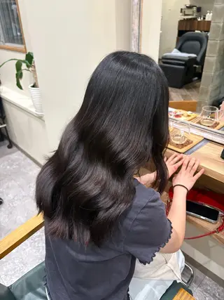 セミロング 安谷屋 こはるのヘアスタイル
