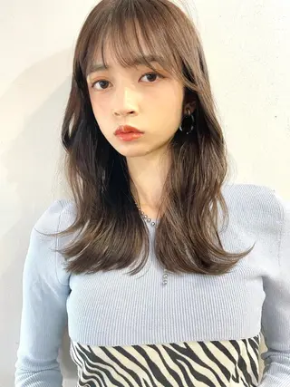 ミディアム レイヤーカット、 大人可愛い　中村美羅のヘアスタイル