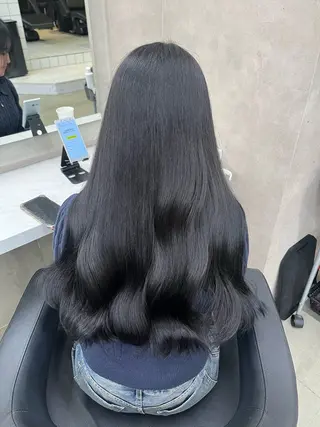 セミロング 寒色/ベージュヘア ブリーチありMiOのヘアスタイル