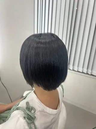 ショート あやめ🪽 オリーブ/ハイトーンのヘアスタイル