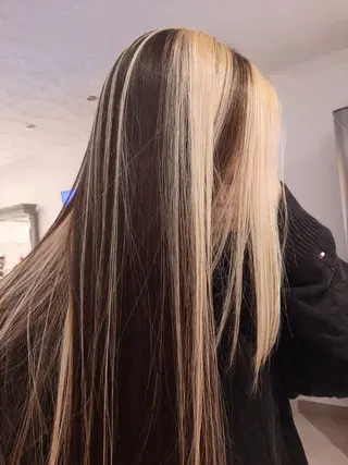 ロング 愛瑠奈 erunaのヘアスタイル