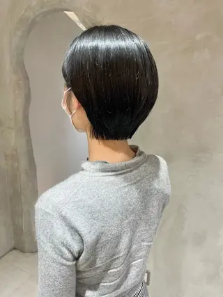 ショート effect横浜所属・切りっぱなしボブ/ 艶カラー/綾莉のヘアスタイル
