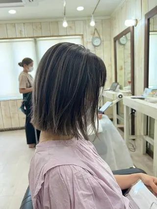 ミディアム カラー 鷺谷 玲奈のヘアスタイル