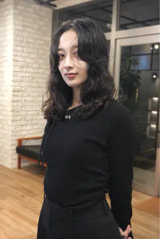ミディアム パーマ Basis 田口豪司のヘアスタイル