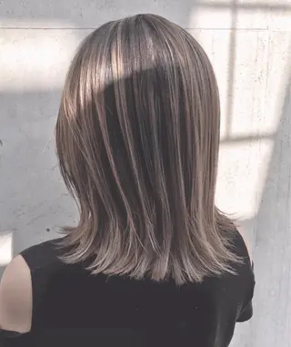 ミディアム カラー AKI アキのヘアスタイル