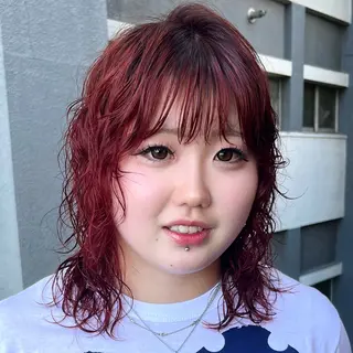 ミディアム パーマ ウルフ/レイヤー/ ブリーチカラーのヘアスタイル