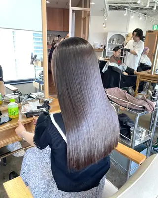 ロング タマシロカリン 艶カラー/レイヤーのヘアスタイル