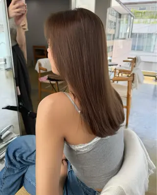 カラー maina/透明感 ベージュ/ブラウンのヘアスタイル