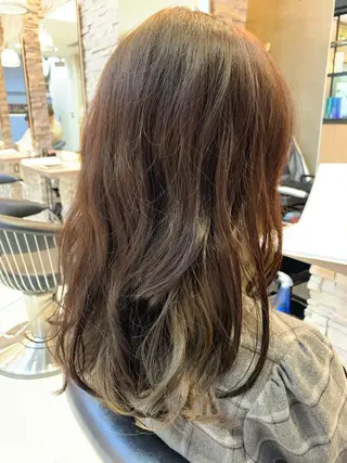 ロング カラー 早坂 裕真のヘアスタイル