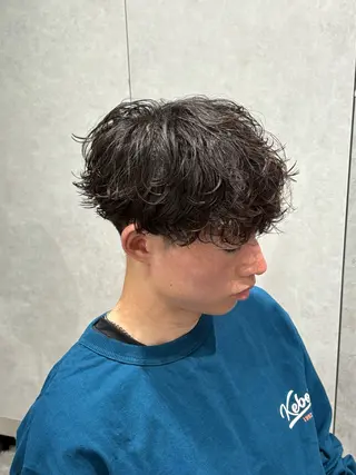 ショート カラー パーマ メンズ 【シャドウパーマ センターパート】義心のヘアスタイル