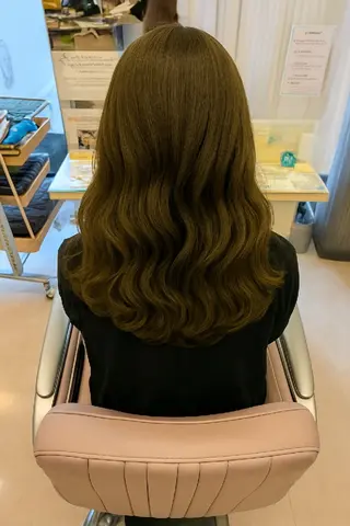 セミロング 鈴木 優里花のヘアスタイル