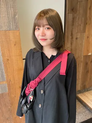 ミディアム カラー 渋谷 留菜のヘアスタイル