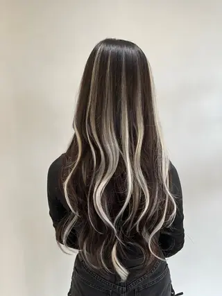 セミロング 野村 奈里亜のヘアスタイル