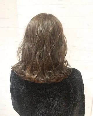 セミロング ミヤザキ タクトのヘアスタイル