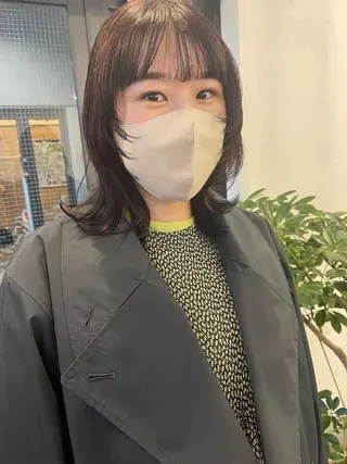 ミディアム カラー 💓パーマ，💗 レイヤーカットのヘアスタイル