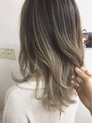 セミロング カラー パーマ 三輪 太一のヘアスタイル