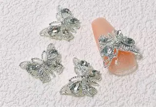 ネイル はぴねす所属・横浜 美夢のネイルデザイン