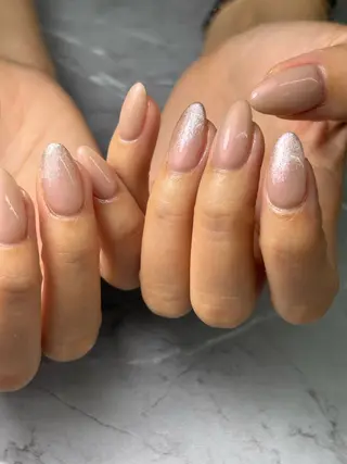 ネイル 【UNE.】 長さだしフィルインのネイルデザイン