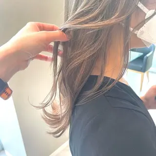 ロング カラー 🌈コテ巻き風パーマ LOHASせいな🌈のヘアスタイル