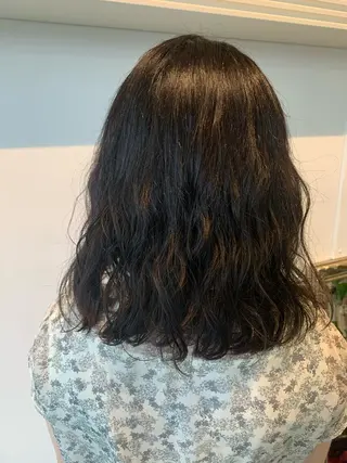 ミディアム カラー パーマ ハイトーン/レイヤー 💜Akaneのヘアスタイル