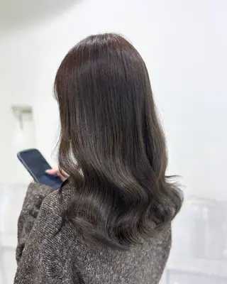 セミロング カラー 🩵色落ち可愛い 寒色カラー🩵のヘアスタイル
