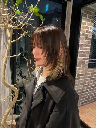 ミディアム ウルフ/レイヤー/ ブリーチカラーのヘアスタイル